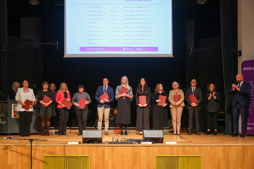 Dzień Edukacji Narodowej. Wręczenie Nagród Prezydenta Wrocławia nauczycielom wrocławskich szkół i przedszkoli