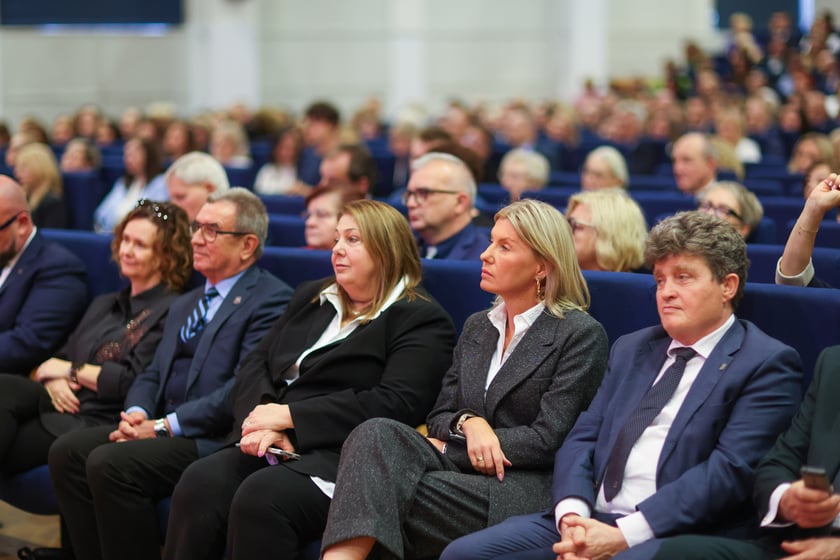 Dzień Edukacji Narodowej. Wręczenie Nagród Prezydenta Wrocławia nauczycielom wrocławskich szkół i przedszkoli