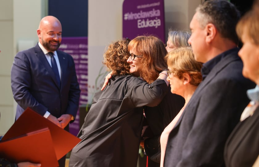 Dzień Edukacji Narodowej. Wręczenie Nagród Prezydenta Wrocławia nauczycielom wrocławskich szkół i przedszkoli