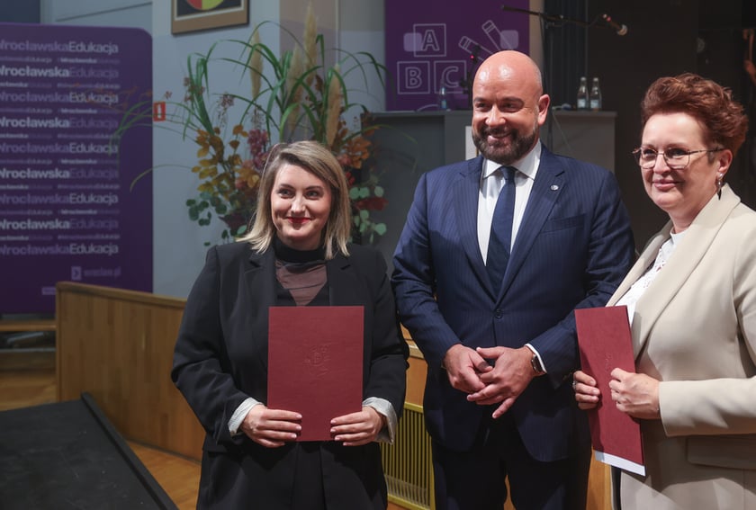 Dzień Edukacji Narodowej. Wręczenie Nagród Prezydenta Wrocławia nauczycielom wrocławskich szkół i przedszkoli