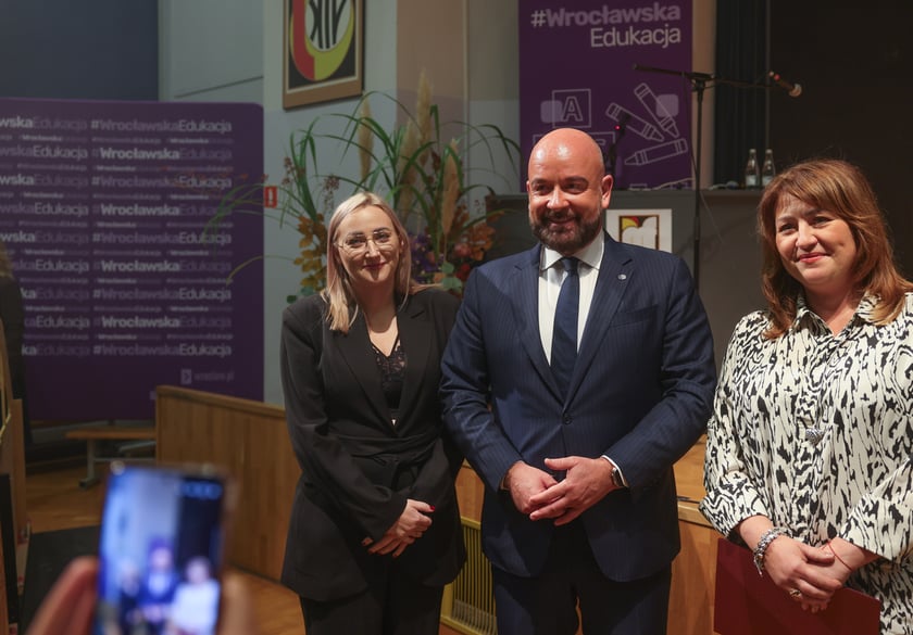 Dzień Edukacji Narodowej. Wręczenie Nagród Prezydenta Wrocławia nauczycielom wrocławskich szkół i przedszkoli