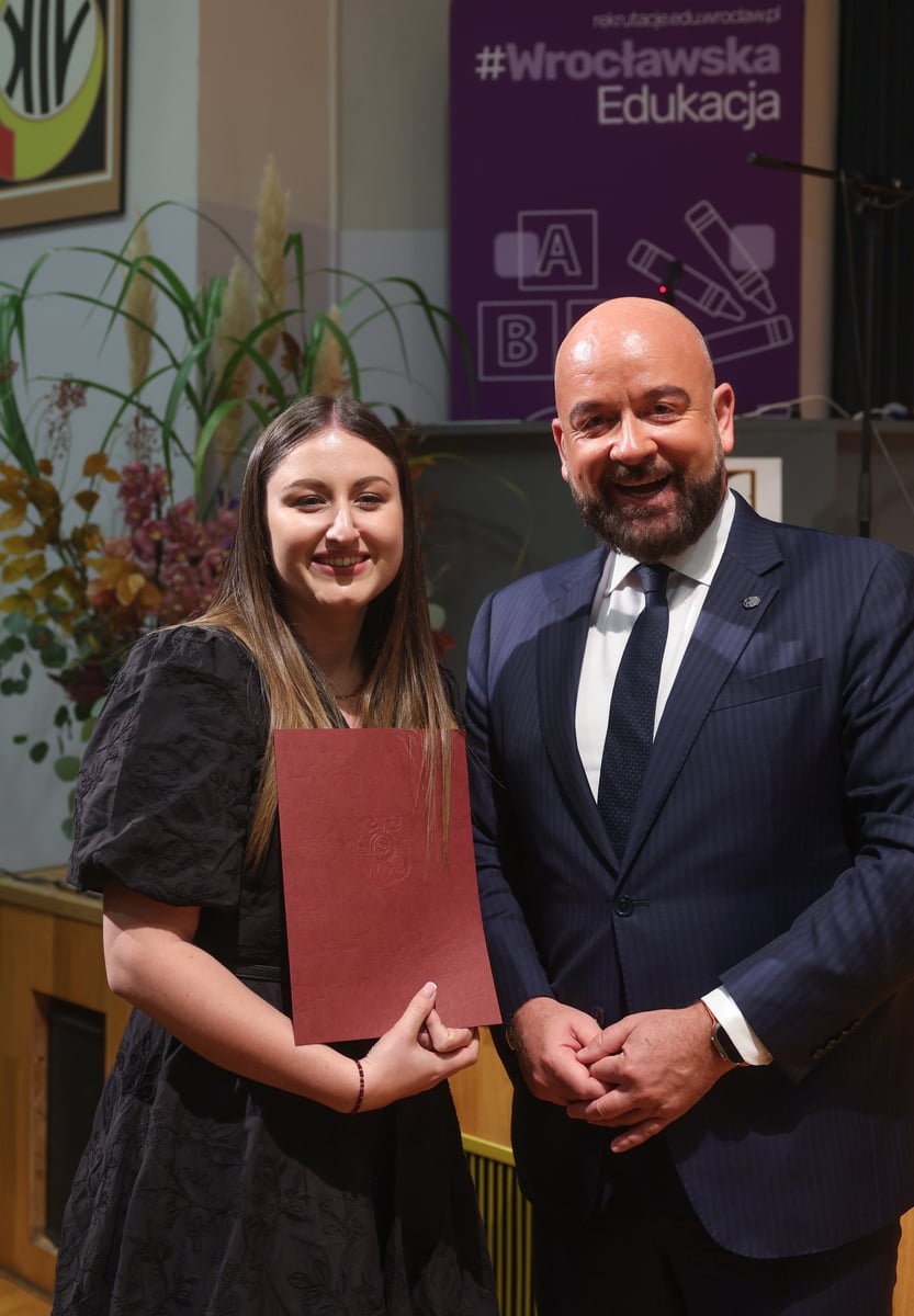 Dzień Edukacji Narodowej. Wręczenie Nagród Prezydenta Wrocławia nauczycielom wrocławskich szkół i przedszkoli