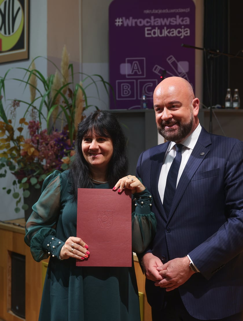 Dzień Edukacji Narodowej. Wręczenie Nagród Prezydenta Wrocławia nauczycielom wrocławskich szkół i przedszkoli