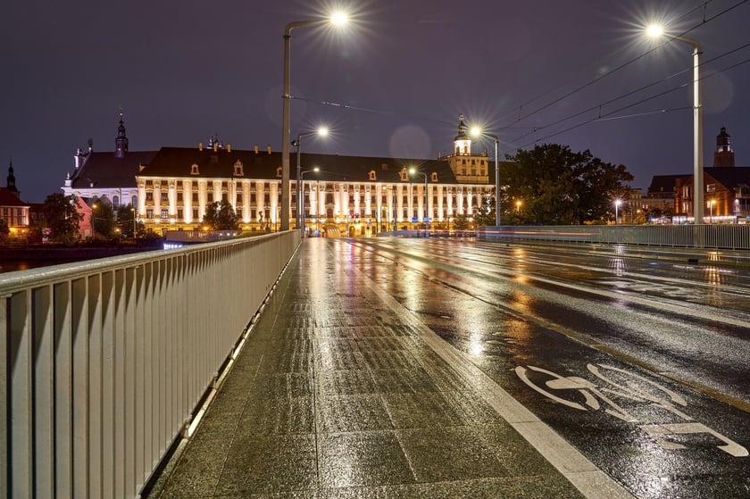 Próby światła na wyremontowanych mostach Uniwersyteckich, 8 października 2025