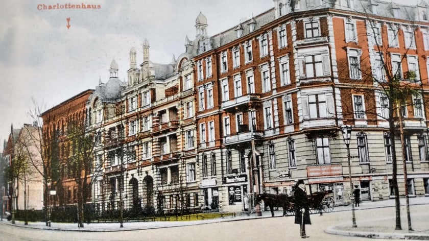 Ulica Curie-Skłodowskiej przy skrzyżowaniu z Norwida, w roku 1912.&nbsp;