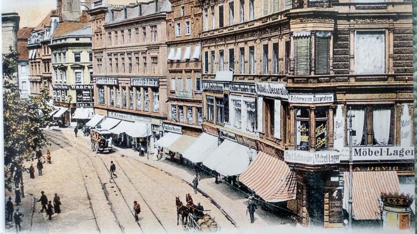 Nieistniejące już kamienice przy ulicy Oławskiej około roku 1902.