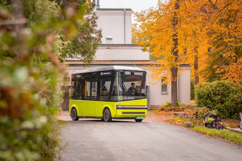 Autonomiczny bus BB-1 od 15 października wozi pasażerów po cmentarzu Osobowickim
