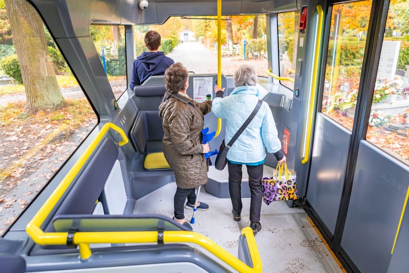 Autonomiczny bus BB-1 od 15 października wozi pasażerów po cmentarzu Osobowickim