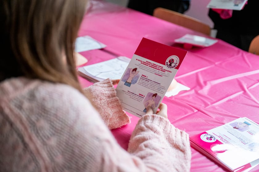 "Pink Generation" - wyjątkowa akcja o profilaktyce raka piersi w V LO we Wrocławiu
