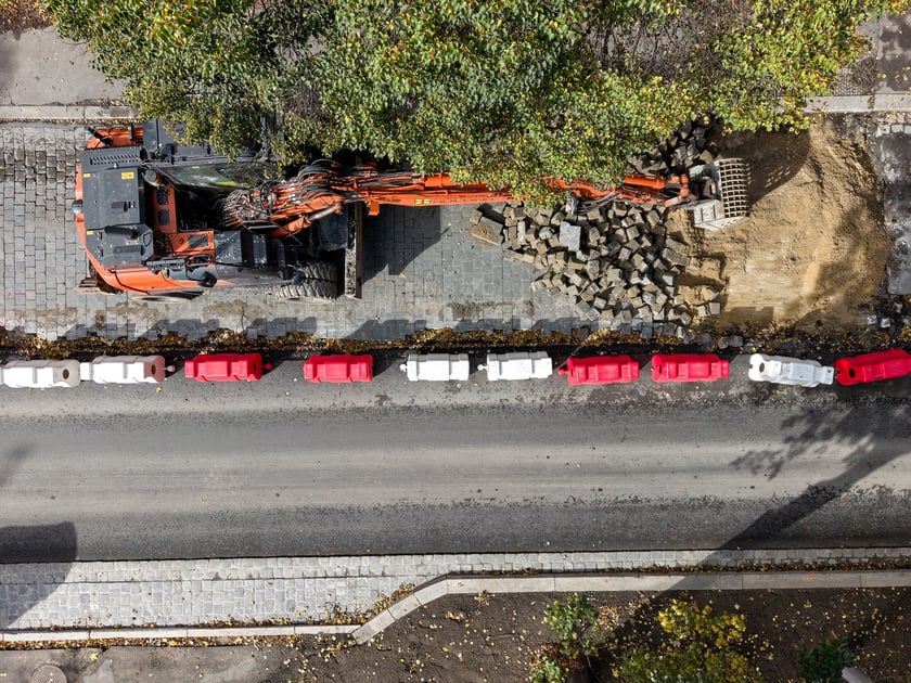 Przebudowa Powstańców Śląskich w dniu 13 października 2025 po przełożeniu ruchu na lewe pasy