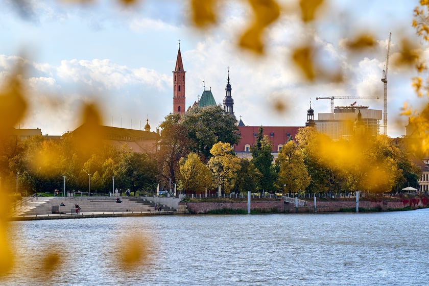 Jesień we Wrocławiu - bulwar nad Odrą