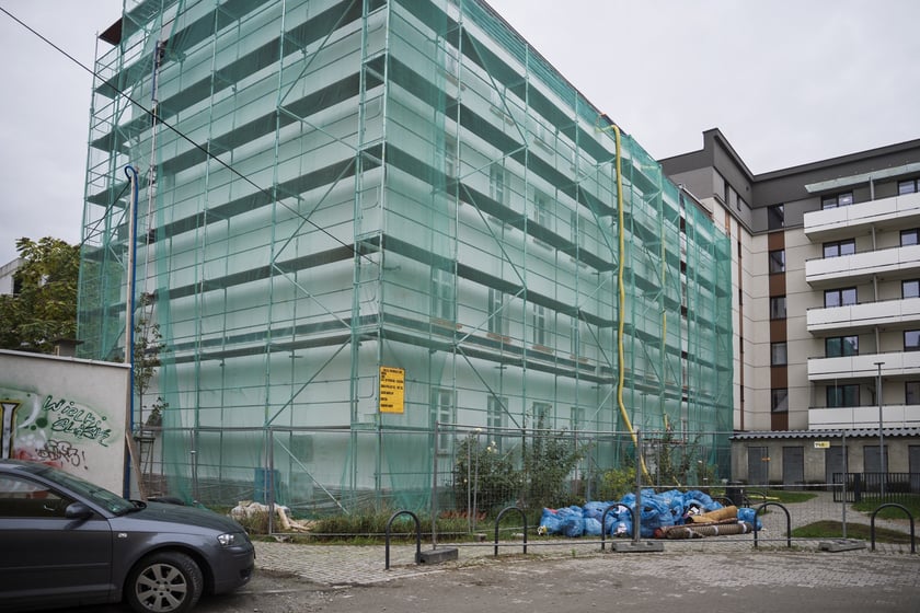 Prądzyńskiego 20a w trackie remontu elewacji, 24 października 2025