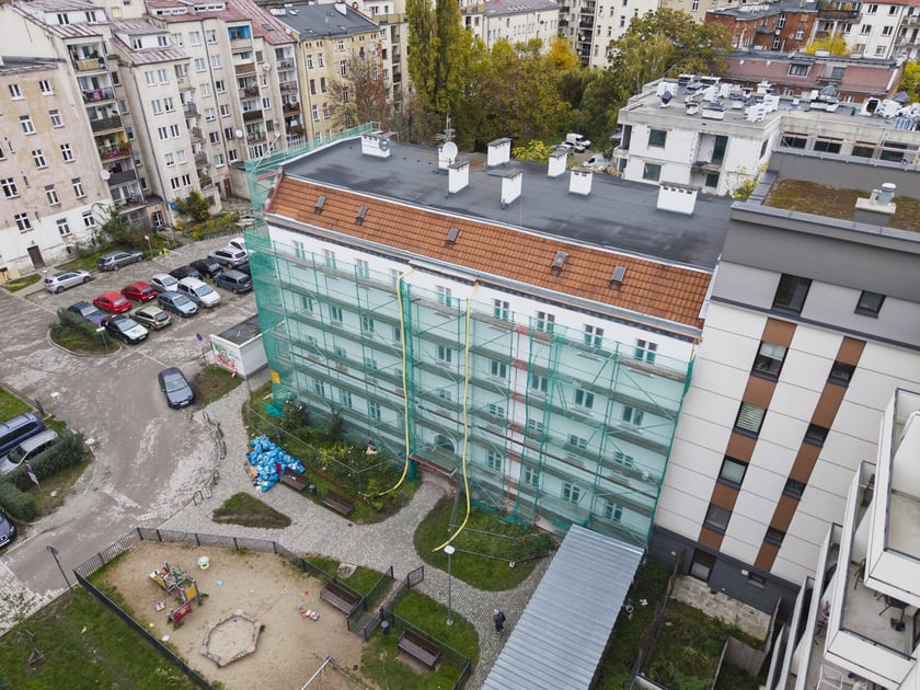 Prądzyńskiego 20a w trackie remontu elewacji, 24 października 2025