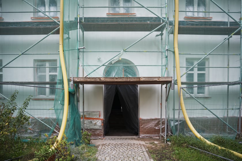 Prądzyńskiego 20a w trackie remontu elewacji, 24 października 2025