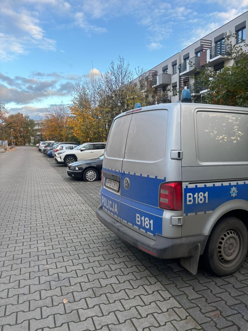 Uszkodzone auta na osiedlu Krzyki-Partynice