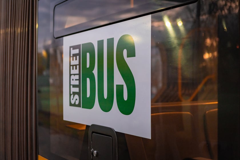 Streetbus znów w trasie. Mobilna pomoc dla osób w kryzysie bezdomności - 3.11.2025