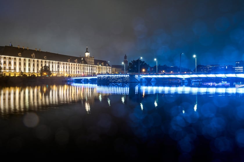 Próby iluminacji na mostach Uniwersyteckich. Zdjęcie z 8 października 2025 r.