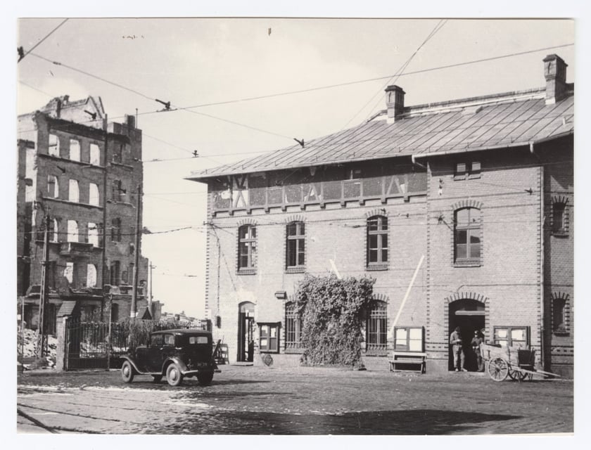 Zajezdnia tramwajowa przy ul. Legnickiej. Budyenk biurowy, 1946 - 1947