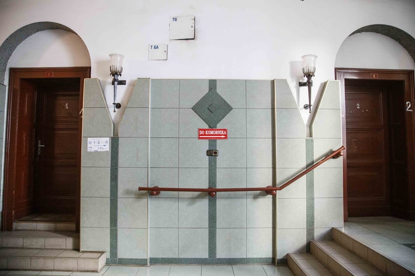 Neobarokowy gmach pod adresem Powstańców Śląskich 134-138, widok z roku 2025