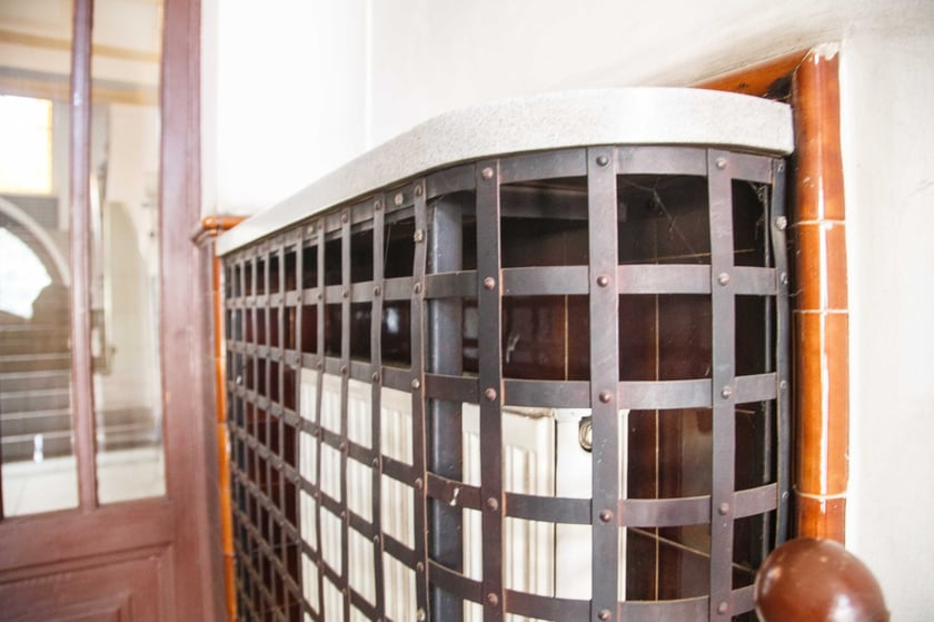 Neobarokowy gmach pod adresem Powstańców Śląskich 134-138, widok z roku 2025