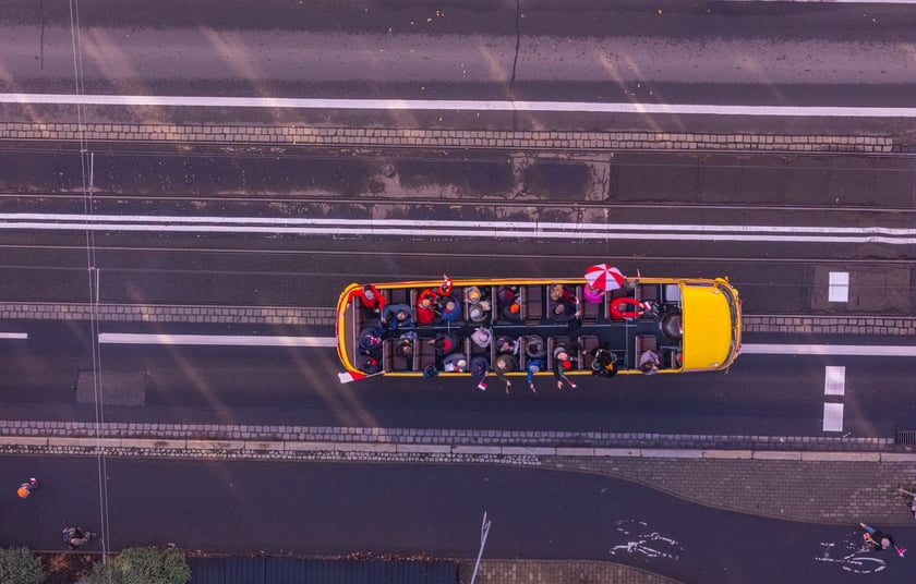 Radosna Parada Niepodległości przeszła z Centrum Historii Zajezdnia przy ul. Grabiszyńskiej na wrocławski Rynek