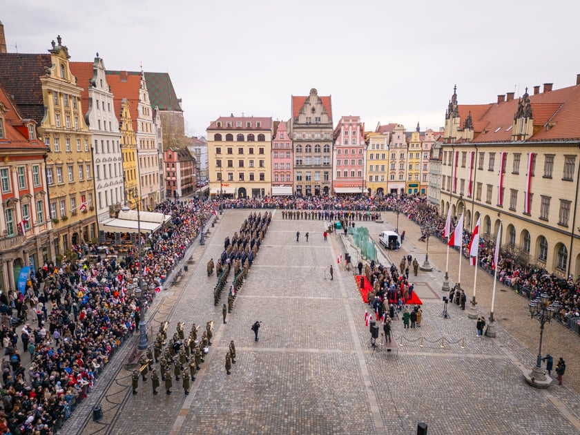 Uroczyste obchody Święta Niepodległości na wrocławskim Rynku