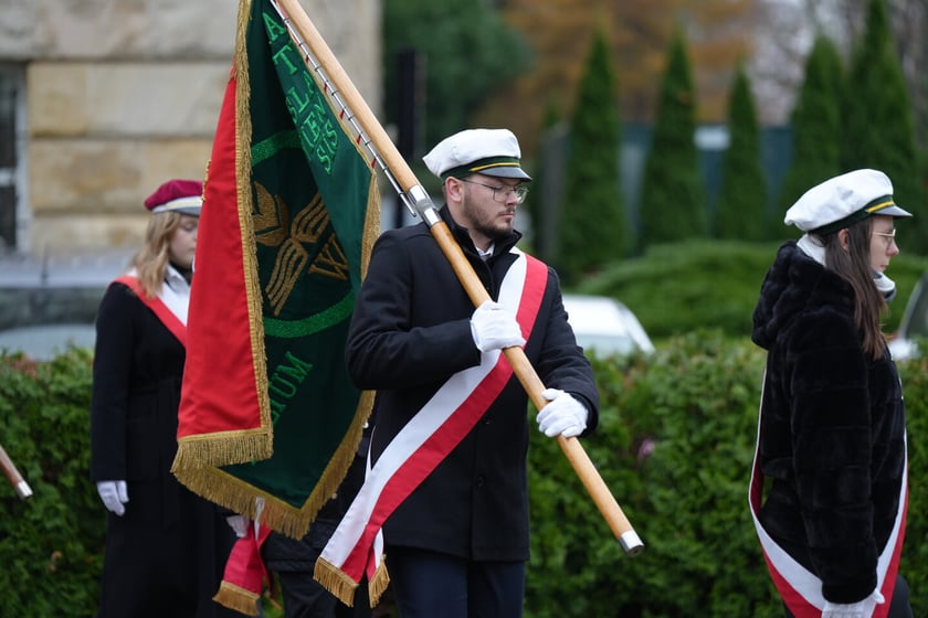 Uroczystość złożenia kwiat&oacute;w pod Pomnikiem Martyrologii Profesor&oacute;w Lwowskich w sobotę 15 listopada