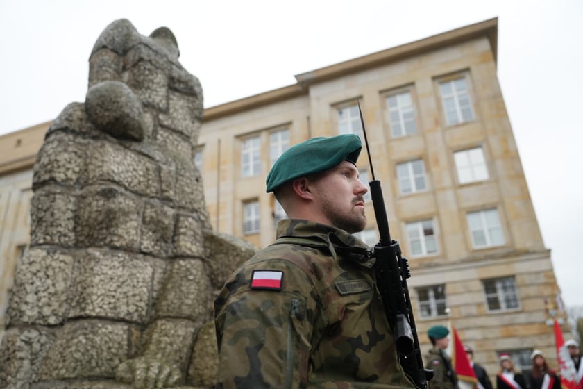 Uroczystość złożenia kwiat&oacute;w pod Pomnikiem Martyrologii Profesor&oacute;w Lwowskich w sobotę 15 listopada