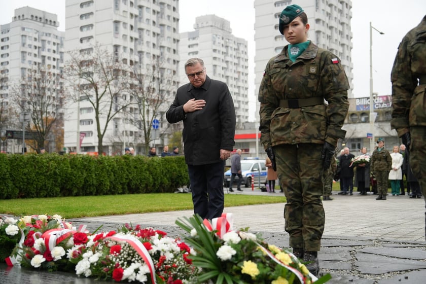 Uroczystość złożenia kwiat&oacute;w pod Pomnikiem Martyrologii Profesor&oacute;w Lwowskich w sobotę 15 listopada