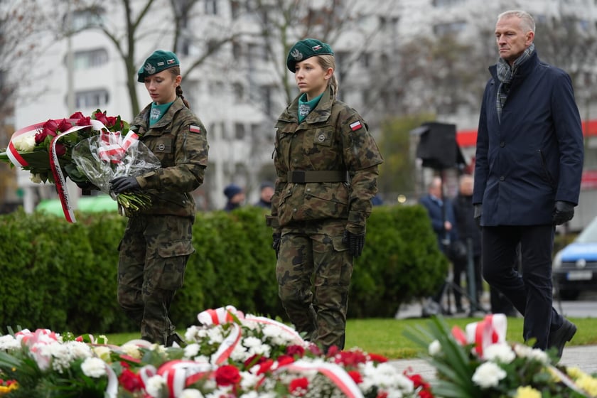Uroczystość złożenia kwiat&oacute;w pod Pomnikiem Martyrologii Profesor&oacute;w Lwowskich w sobotę 15 listopada