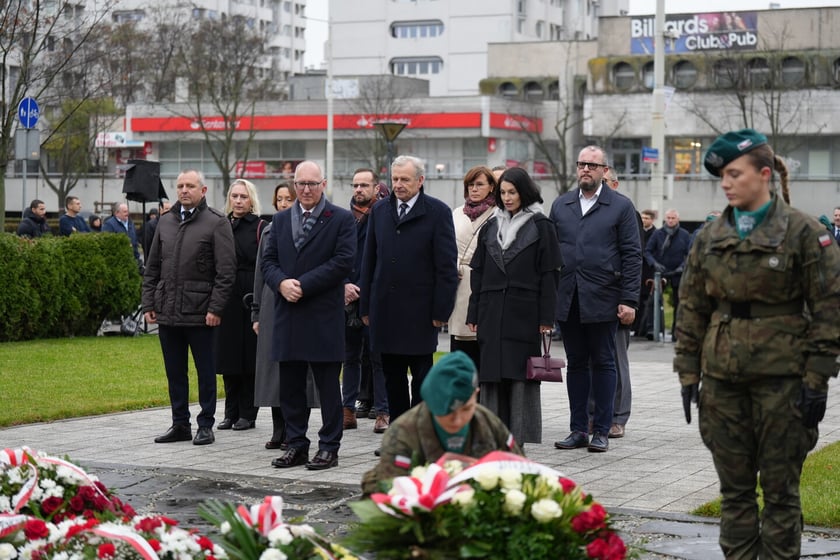 Uroczystość złożenia kwiat&oacute;w pod Pomnikiem Martyrologii Profesor&oacute;w Lwowskich w sobotę 15 listopada