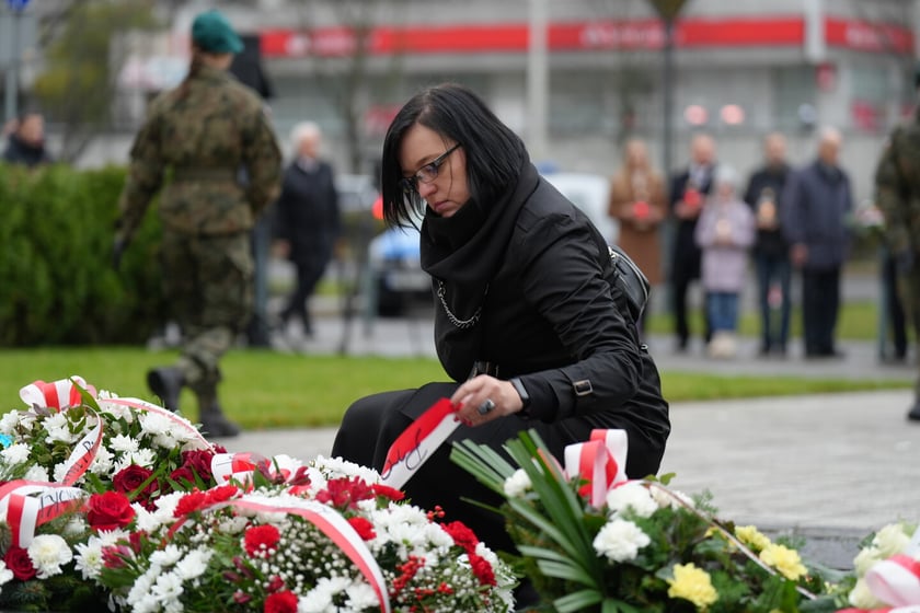 Uroczystość złożenia kwiat&oacute;w pod Pomnikiem Martyrologii Profesor&oacute;w Lwowskich w sobotę 15 listopada