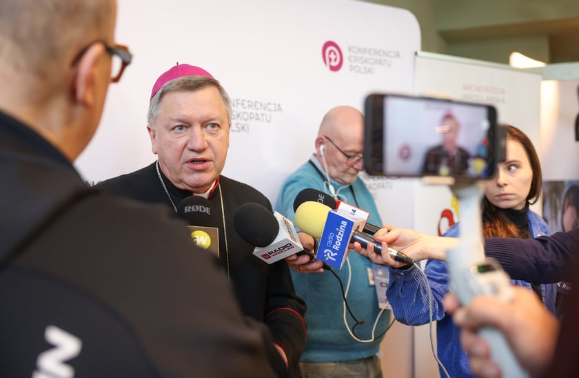 Obchody 60. rocznicy ogłoszenia Orędzia biskupów polskich do biskupów niemieckich we Wrocławiu. Arcybiskup Józef Kupny, metropolita wrocławski