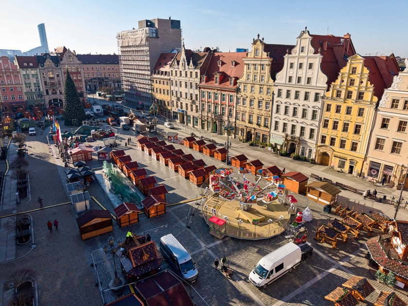Budowa Wrocławskiego Jarmarku Bożonarodzeniowego, 19 listopada 2025