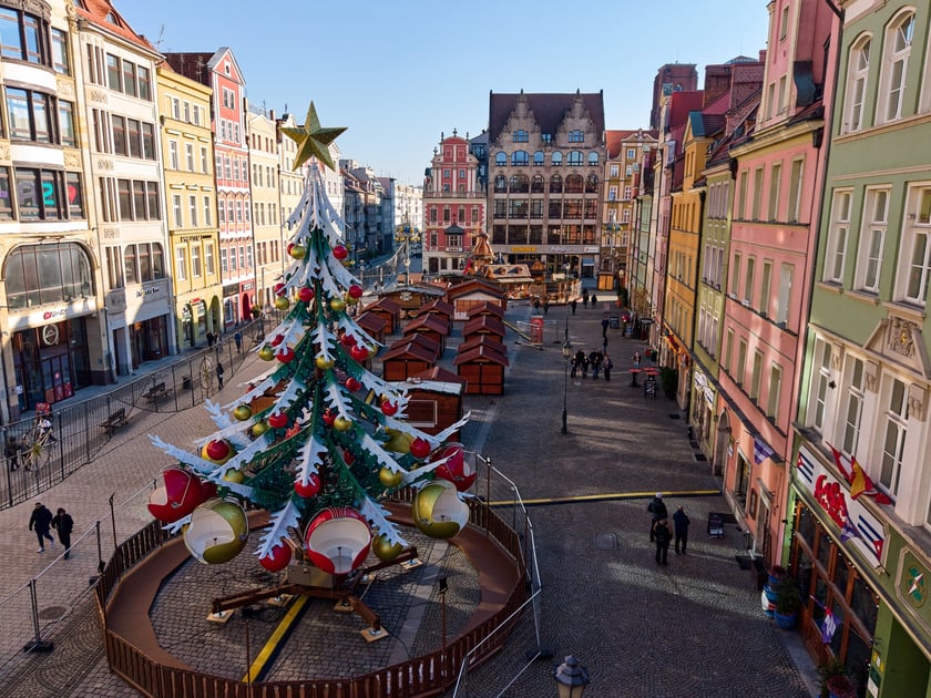 Budowa Wrocławskiego Jarmarku Bożonarodzeniowego, 19 listopada 2025