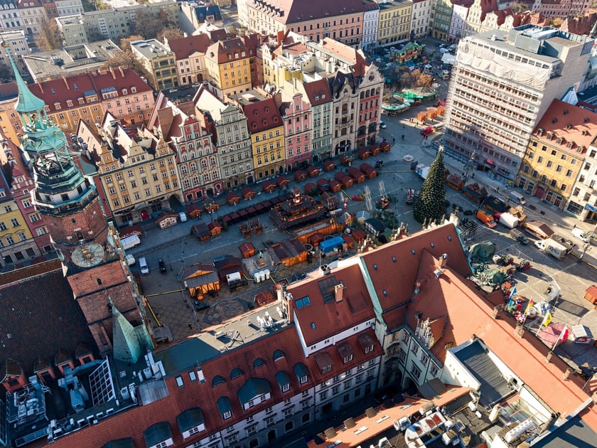 Budowa Wrocławskiego Jarmarku Bożonarodzeniowego, 19 listopada 2025