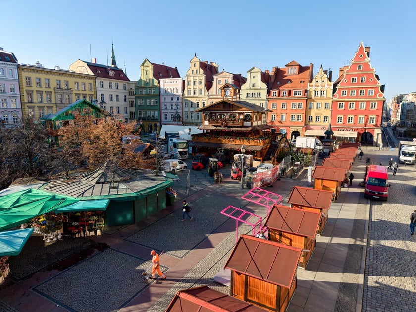 Budowa Wrocławskiego Jarmarku Bożonarodzeniowego, 19 listopada 2025