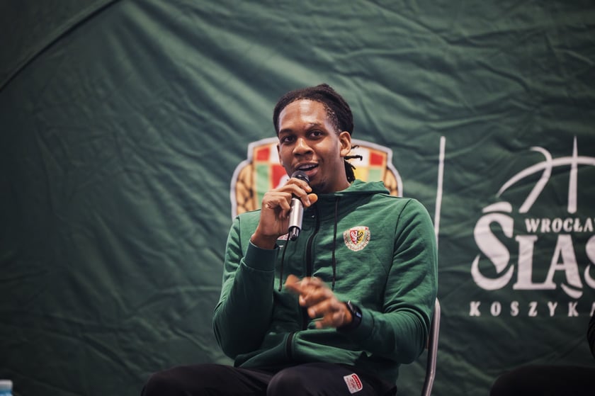 Koszykarze Śląska Wrocław odwiedzili uczniów V LO