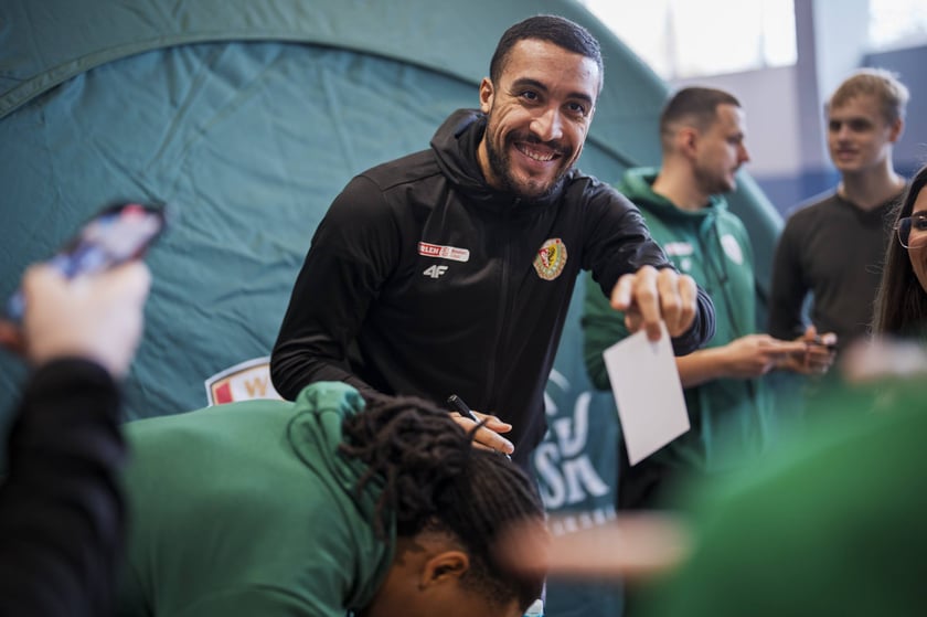 Koszykarze Śląska Wrocław odwiedzili uczniów V LO