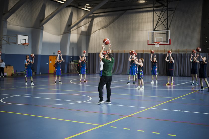 Koszykarze Śląska Wrocław odwiedzili uczniów V LO