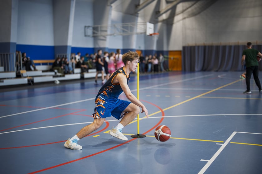 Koszykarze Śląska Wrocław odwiedzili uczniów V LO