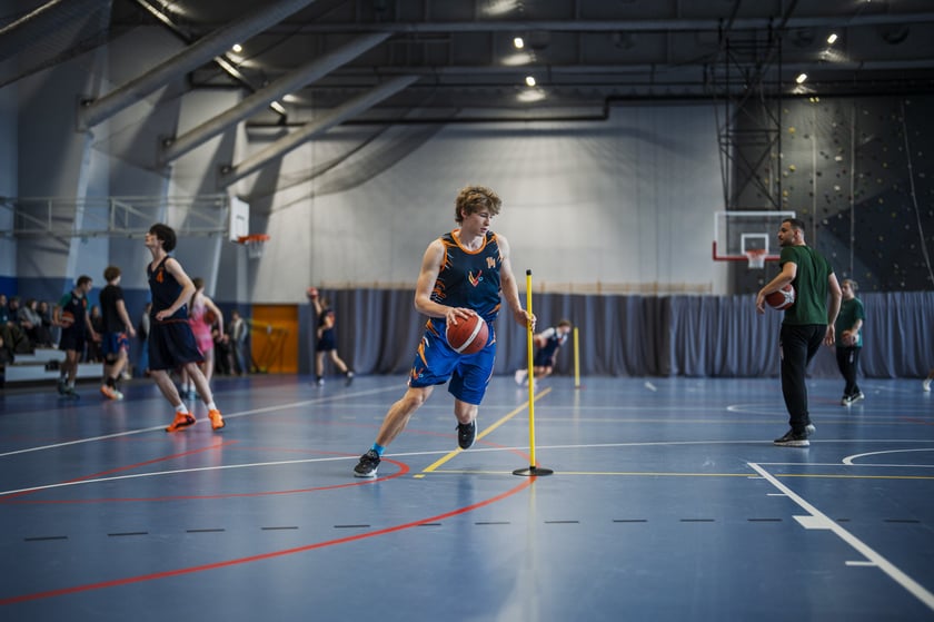 Koszykarze Śląska Wrocław odwiedzili uczniów V LO