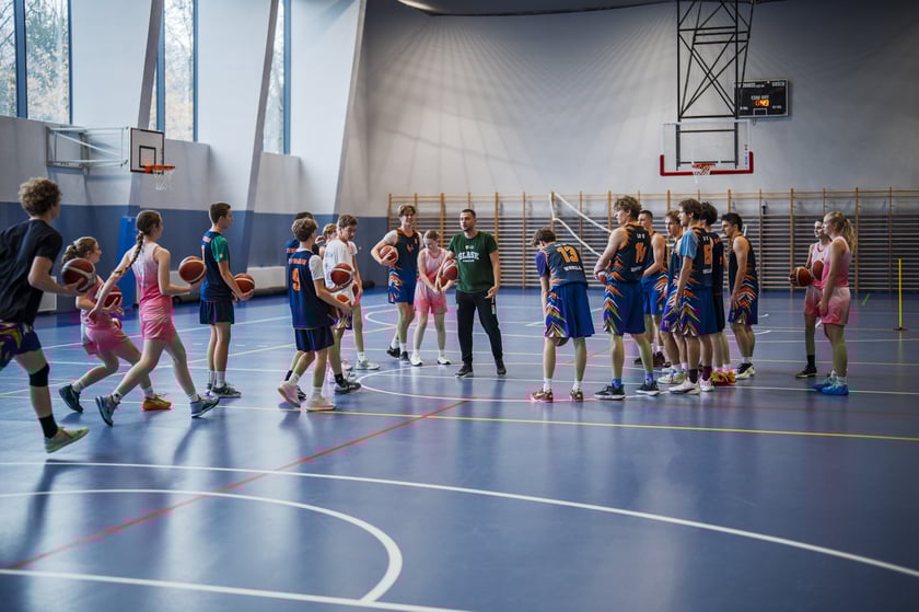 Koszykarze Śląska Wrocław odwiedzili uczniów V LO