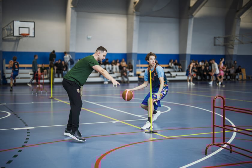 Koszykarze Śląska Wrocław odwiedzili uczniów V LO