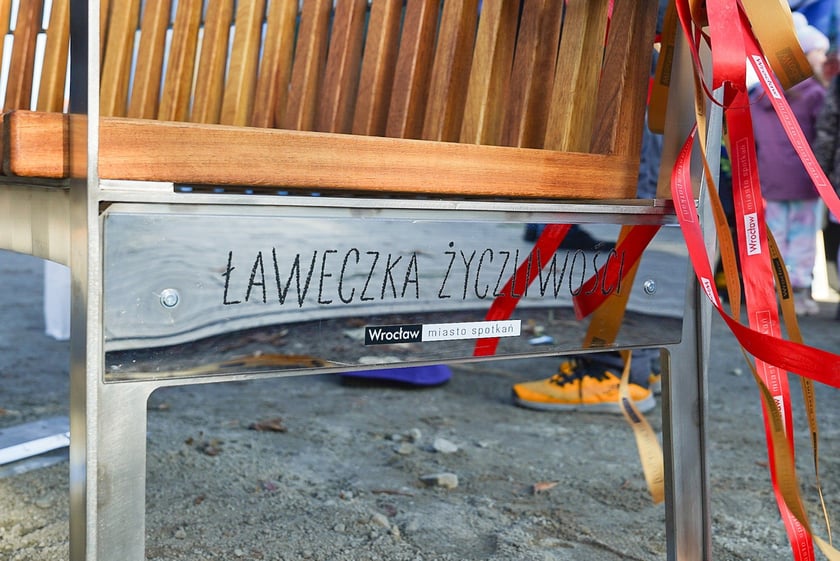Odsłonięcie Ławeczki Życzliwości na bulwarze Xawerego Dunikowskiego, 21 listopada 2025