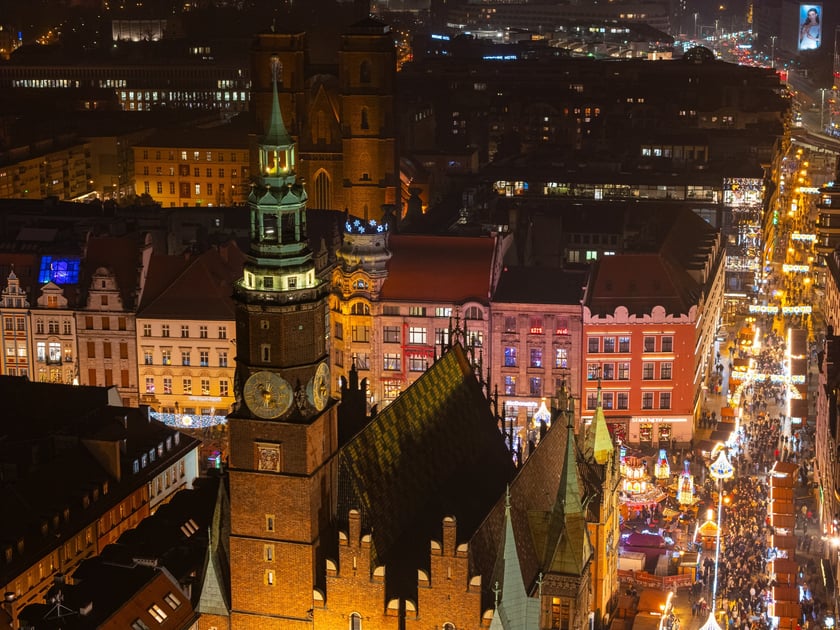 Wrocławski Rynek z lotu ptaka - rozświetlenie choinki 2025