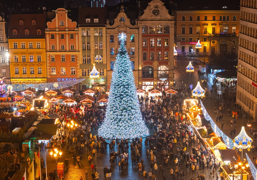 Wrocławski Rynek z lotu ptaka - rozświetlenie choinki 2025