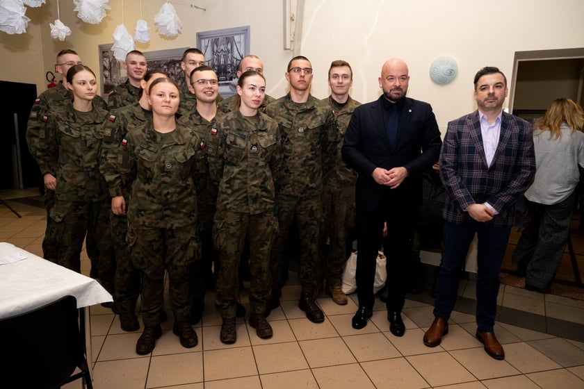 Spotkanie w ramach akcji MOPS "Paczki Dobrych Relacji" w domu parafialnym na Karłowicach