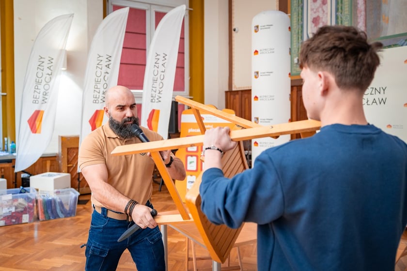Szkolenie w ramach programu "Bezpieczny Wrocław" w I LO we Wrocławiu