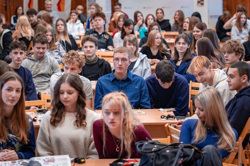Szkolenie w ramach programu "Bezpieczny Wrocław" w I LO we Wrocławiu
